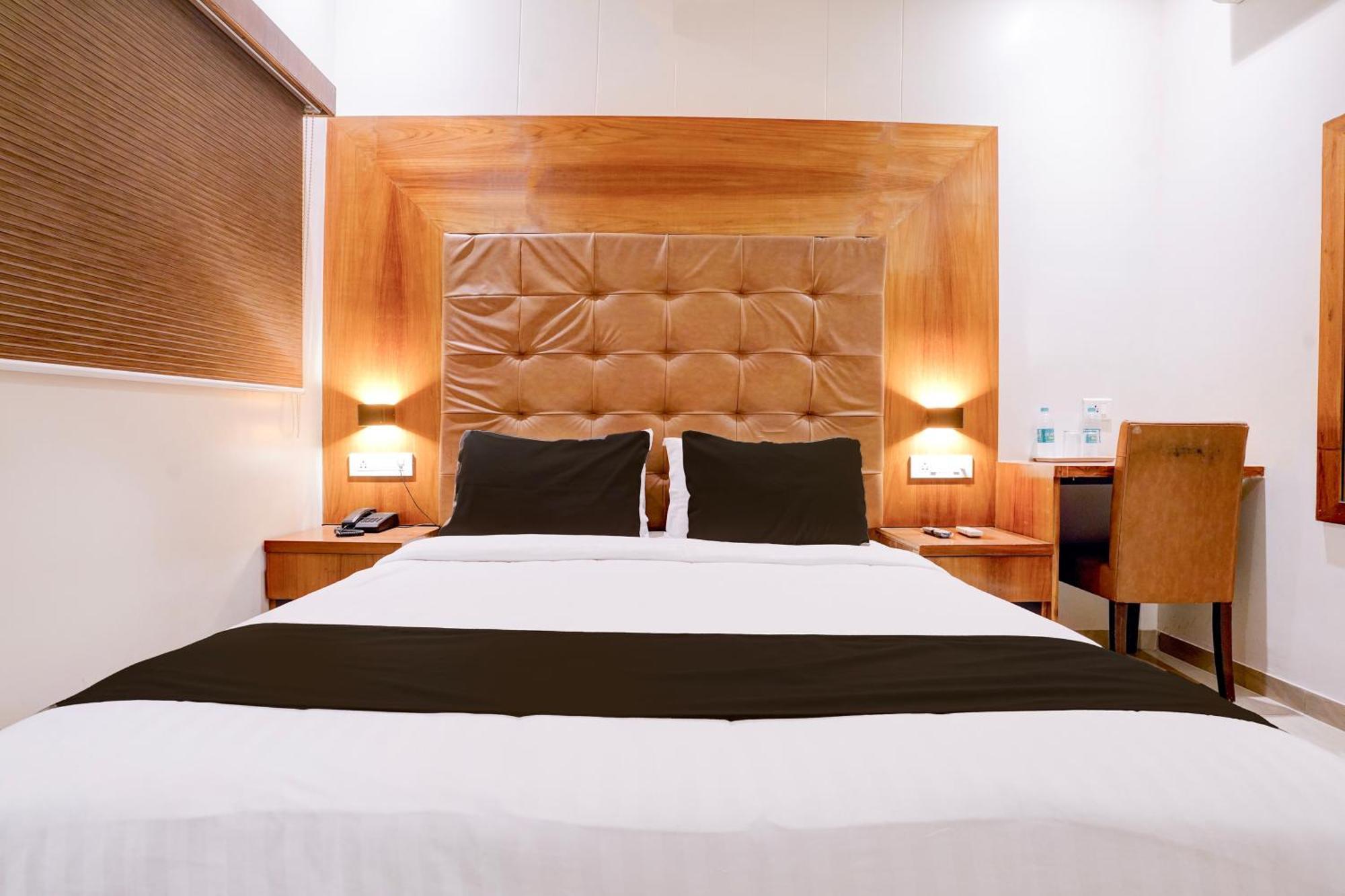 Super Townhouse Oak Times Square Le Western Mumbai Luaran gambar