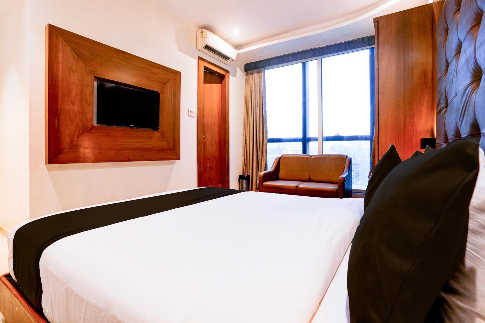 Super Townhouse Oak Times Square Le Western Mumbai Luaran gambar