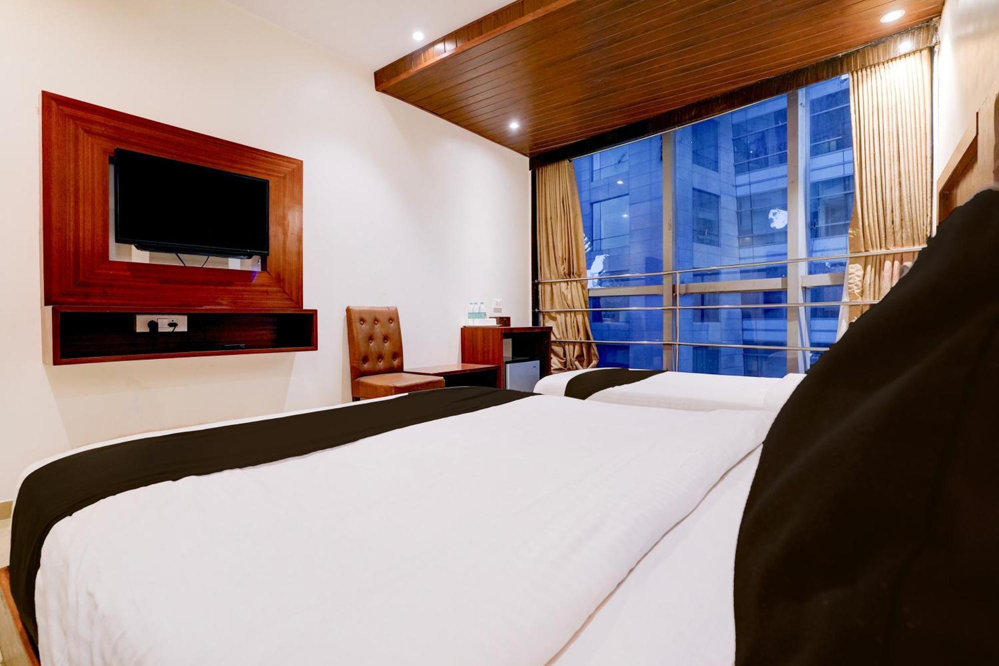 Super Townhouse Oak Times Square Le Western Mumbai Luaran gambar