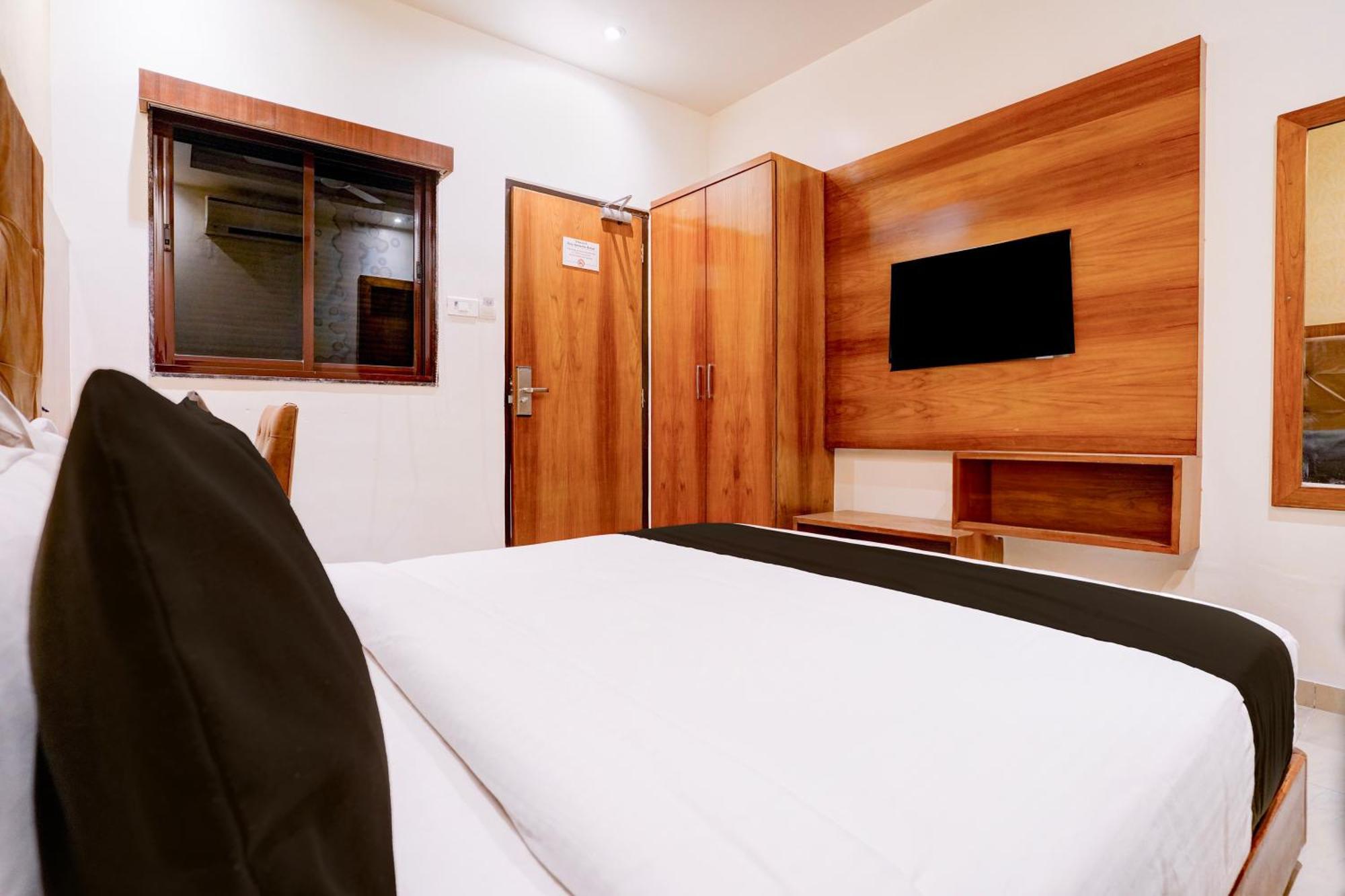 Super Townhouse Oak Times Square Le Western Mumbai Luaran gambar