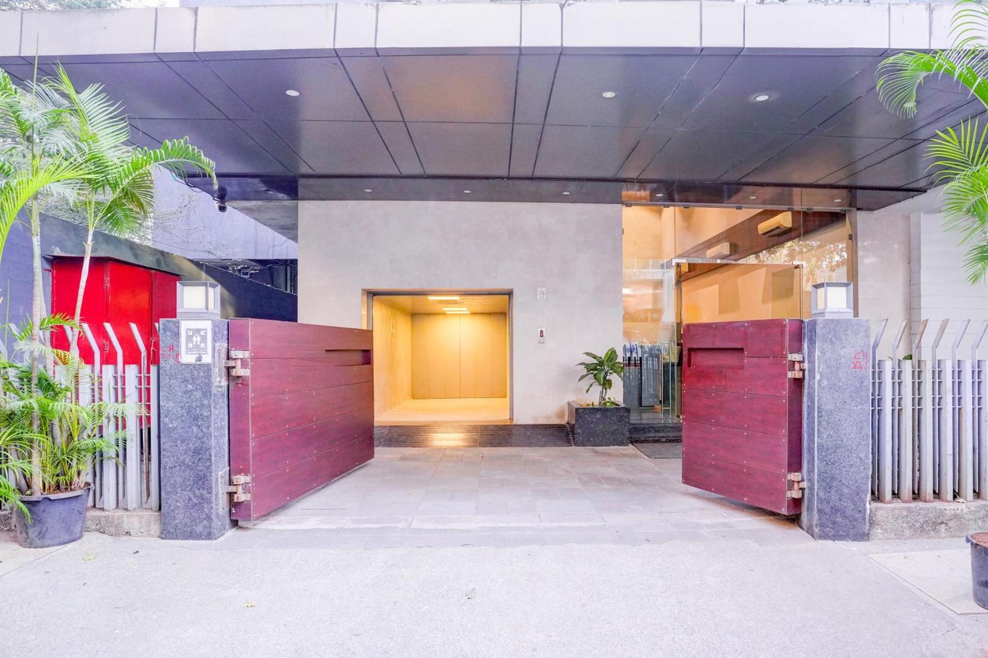 Super Townhouse Oak Times Square Le Western Mumbai Luaran gambar