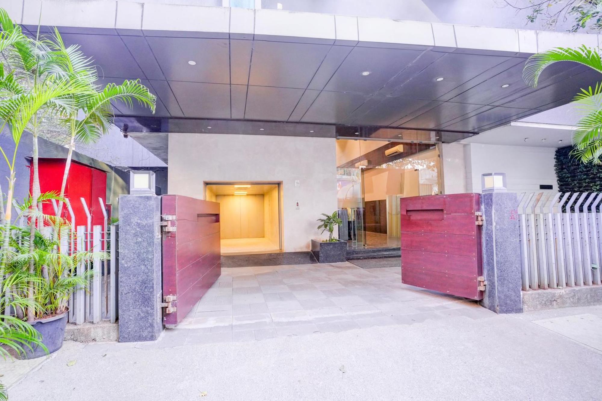Super Townhouse Oak Times Square Le Western Mumbai Luaran gambar