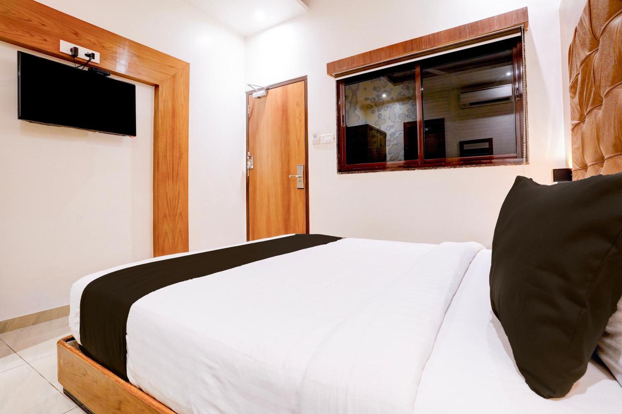Super Townhouse Oak Times Square Le Western Mumbai Luaran gambar