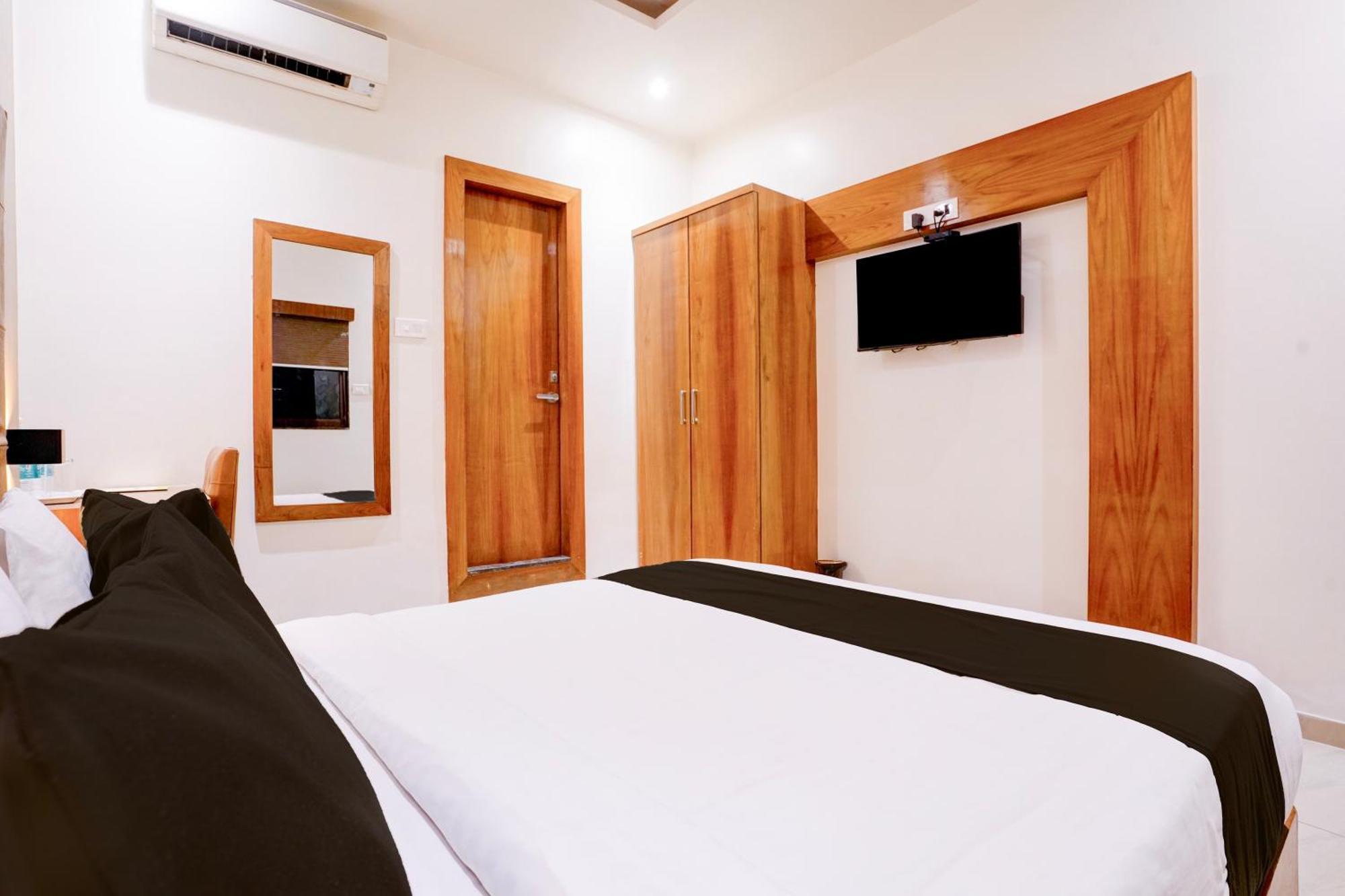 Super Townhouse Oak Times Square Le Western Mumbai Luaran gambar
