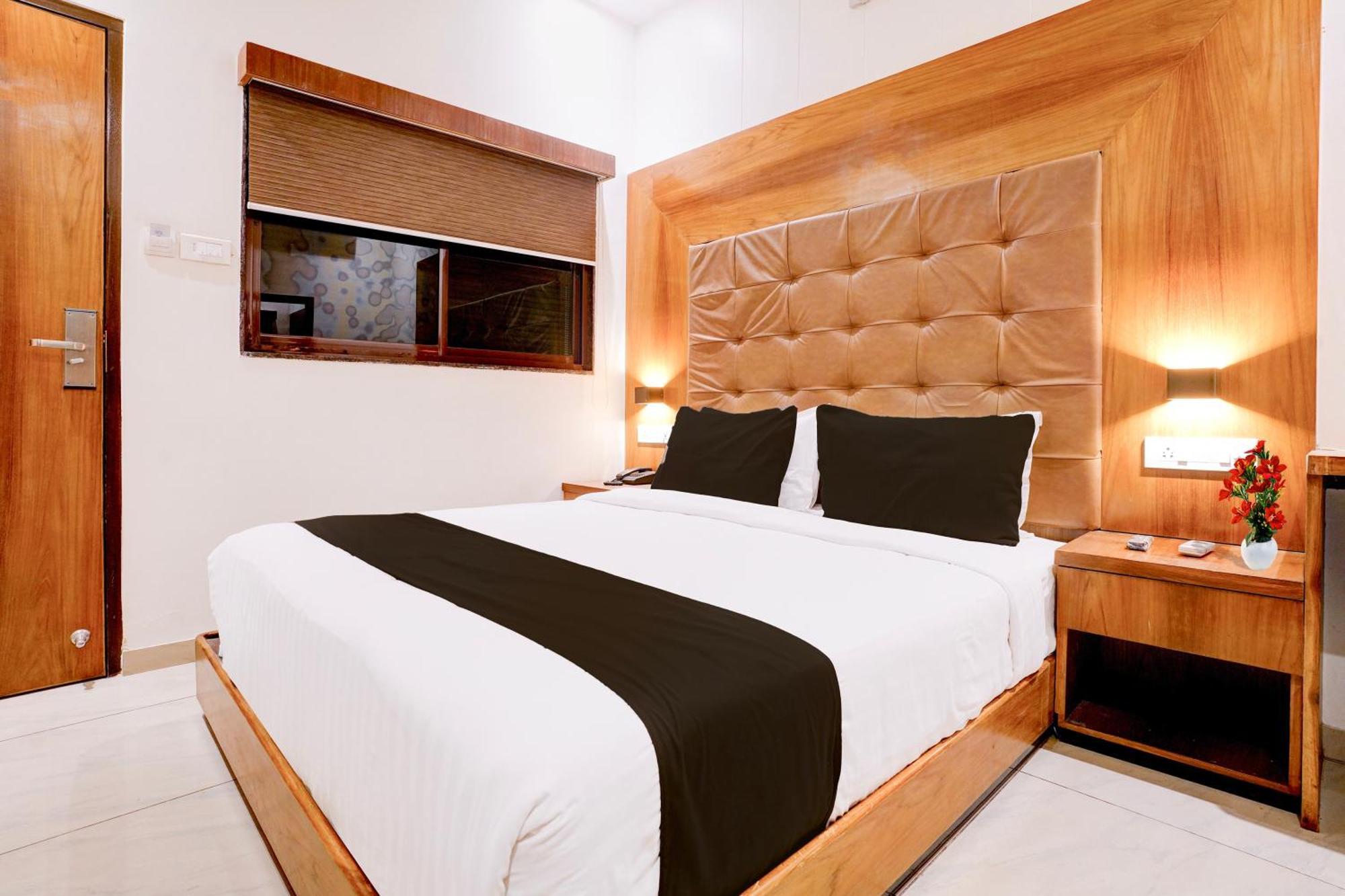 Super Townhouse Oak Times Square Le Western Mumbai Luaran gambar