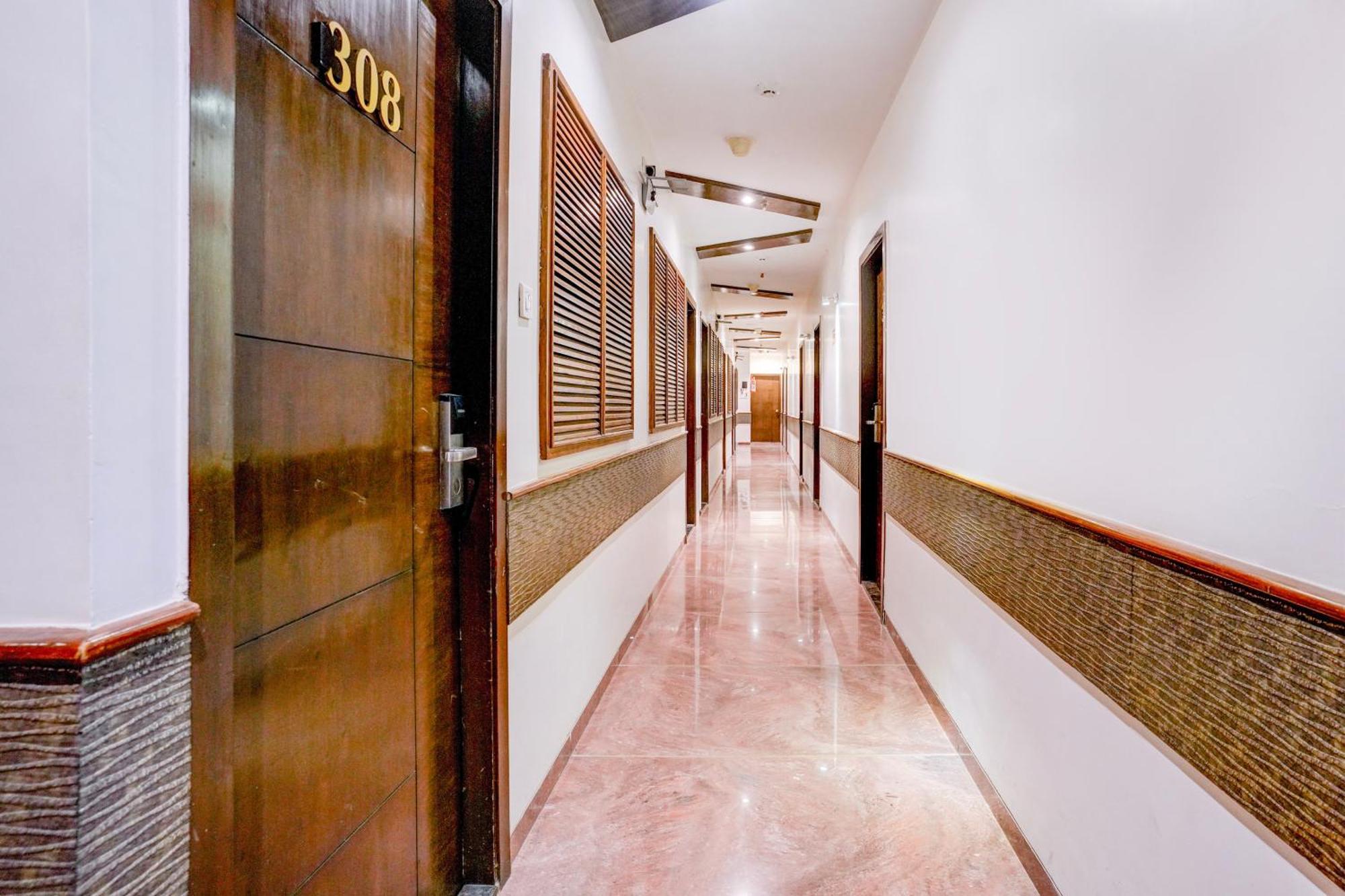 Super Townhouse Oak Times Square Le Western Mumbai Luaran gambar